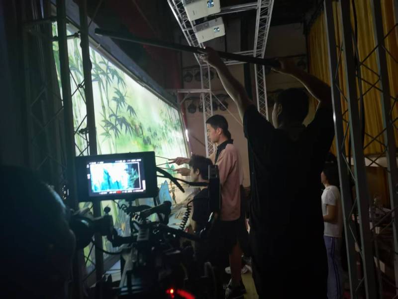 雨城区TVC拍摄公司：美妆时尚造梦师，雕琢细节中的高级质感