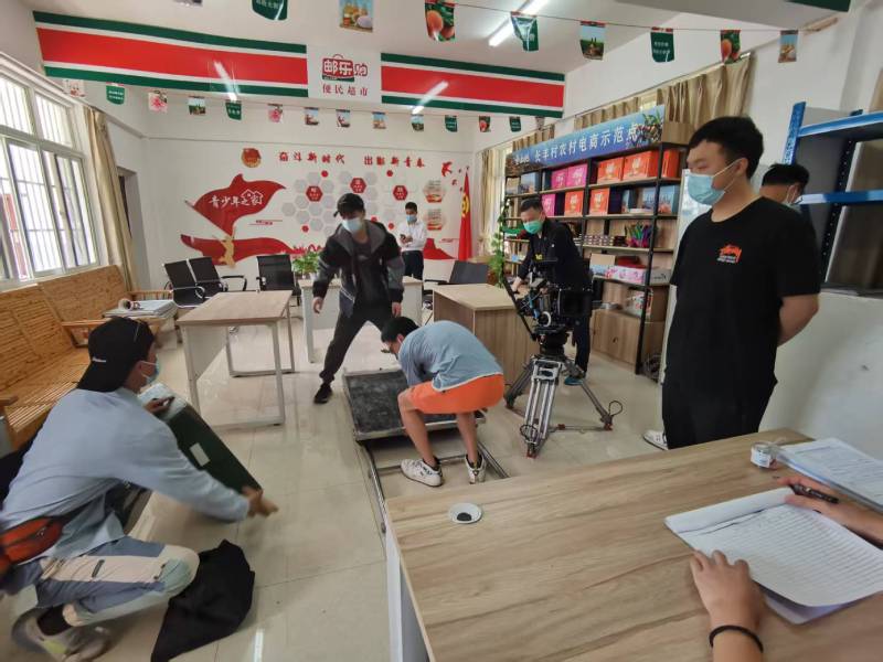 雨城区广告片拍摄公司：极简主义践行者，少即是多的视觉哲学