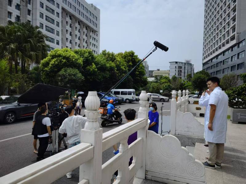 雨城区广告片拍摄公司低成本实现高规格制作的诀窍
